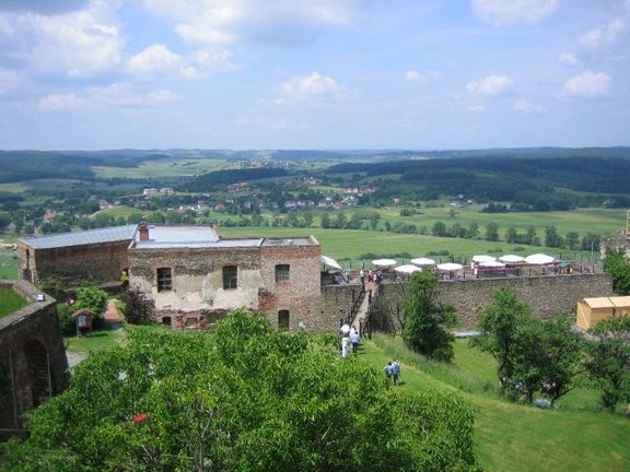 Blick von der Güssinger Hochburg auf das Burgrestaurant